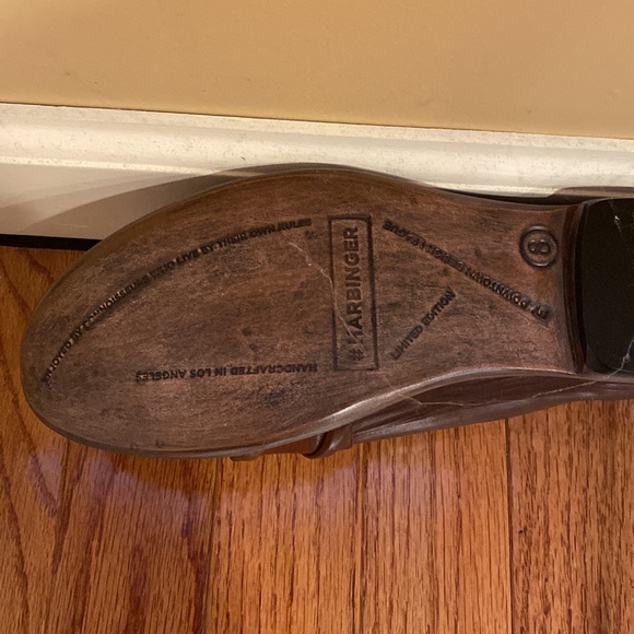 Handmade leather shoe by Harbinger - Picture 3 of 3